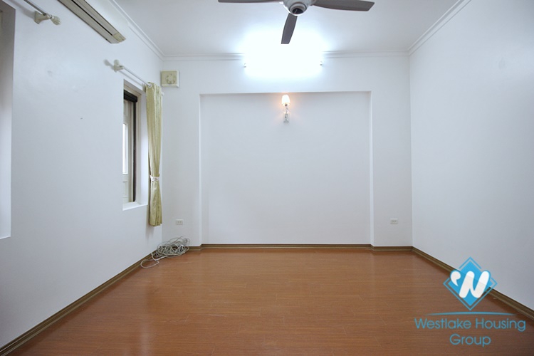 Lake view - House for rent in Tay Ho District